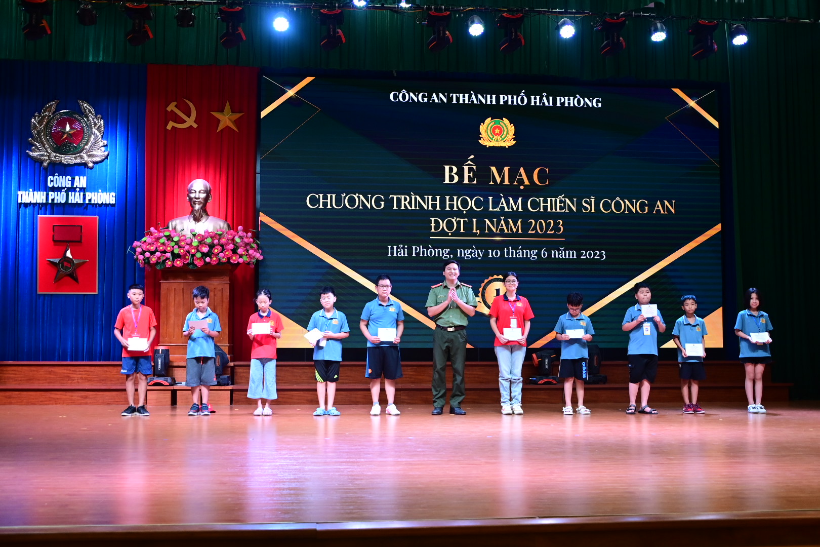 Bế mạc chương trình Học làm chiến sĩ Công an đợt 1 năm 2023